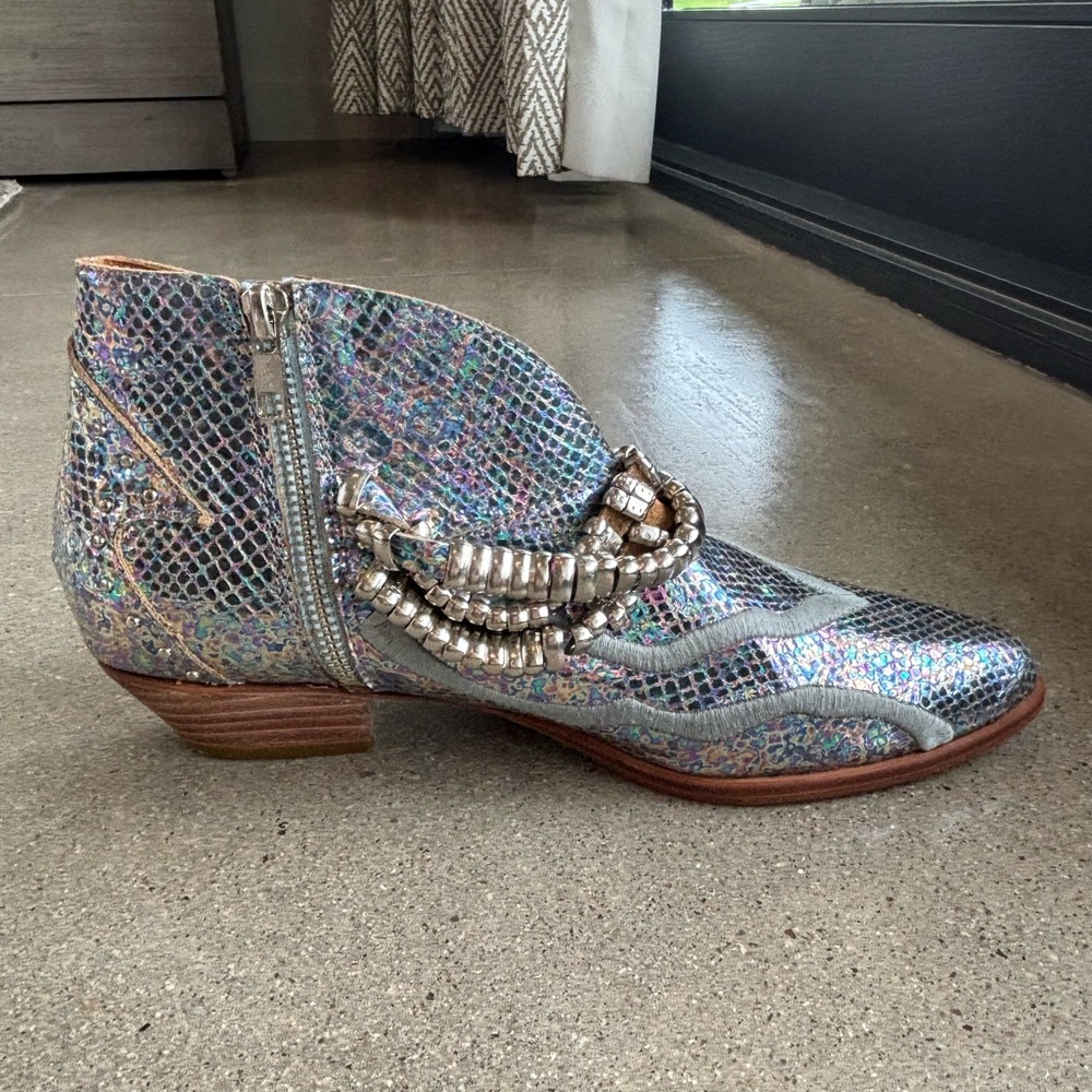 Clara Barcelo Shimmering Silver Leather Ankle Boots - Picture 7 of 16